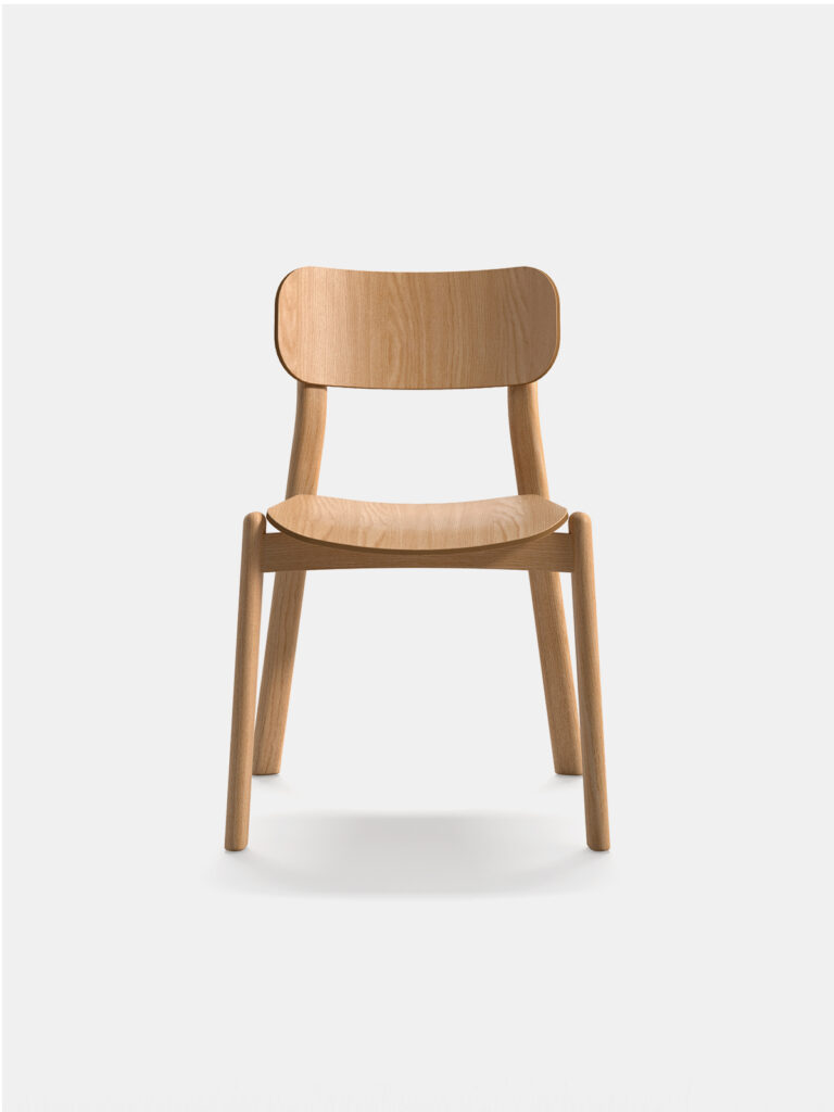 Kiyumi Wood vista frontale della nuova sedia in legno di Arrmet